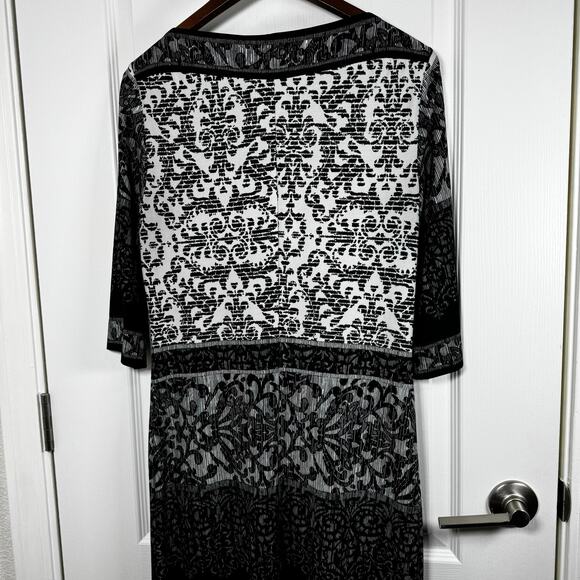 Chico’s Size 1 US 8/10 3/4 Sleeve Sheath Knee Length Black White Gray Stretch - Picture 4 of 12